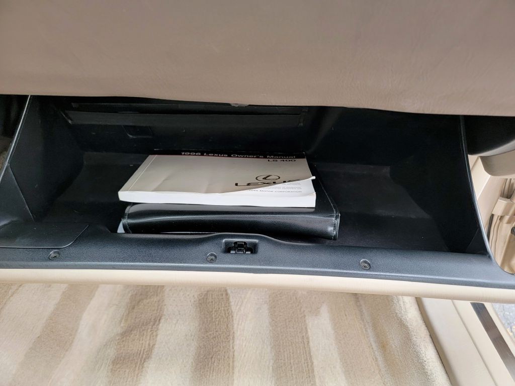 1996 Lexus LS Image 32