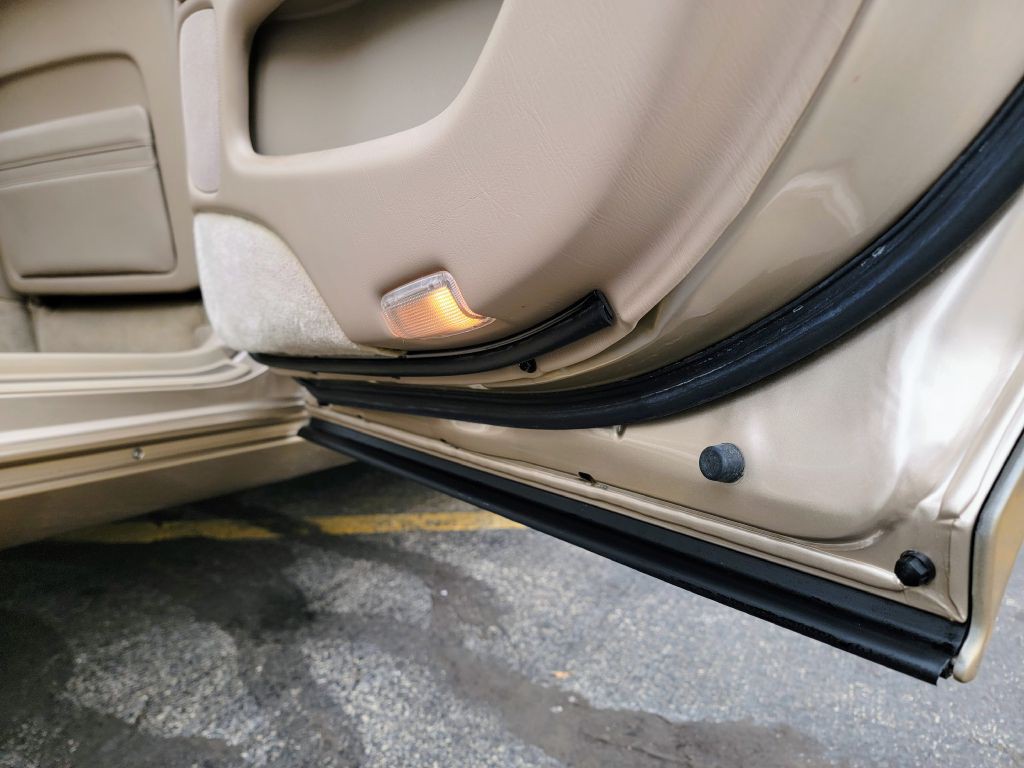 1996 Lexus LS Image 36