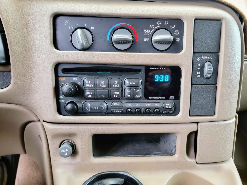 2005 Chevrolet Astro Image 32