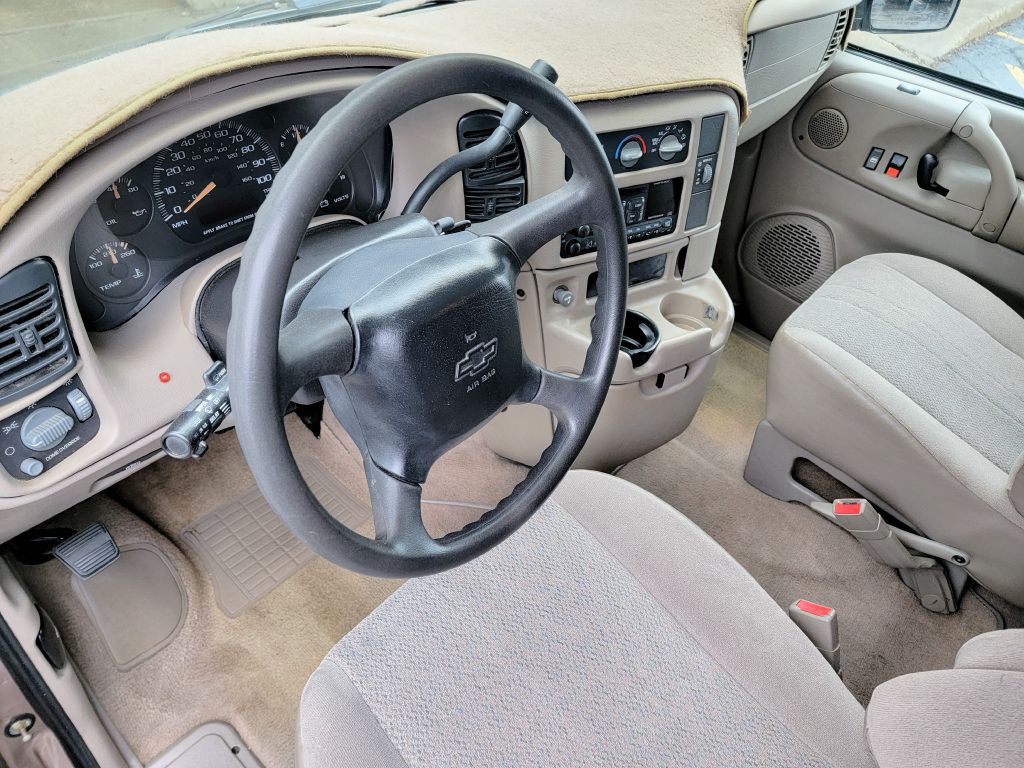 2005 Chevrolet Astro Image 38
