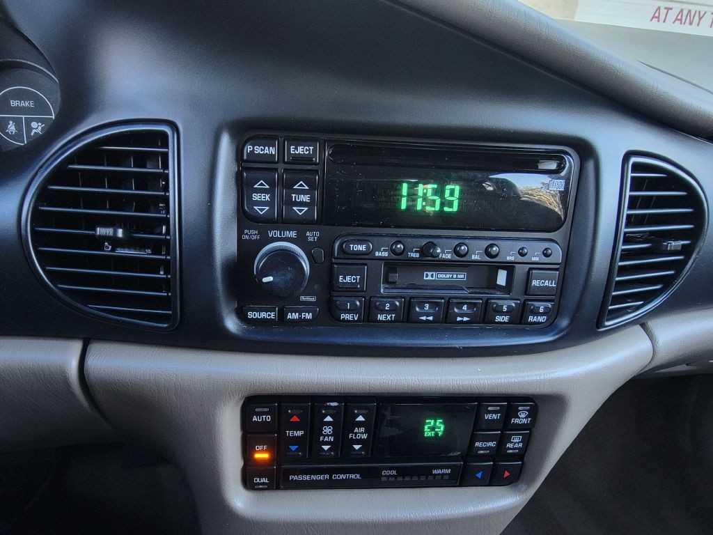 2002 Buick Regal Image 36