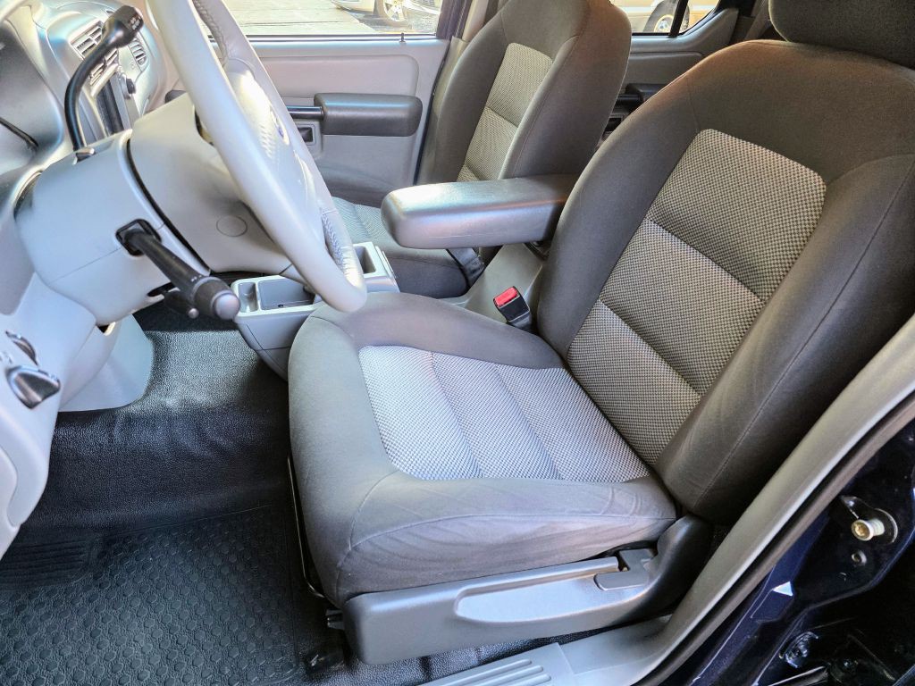 2003 Ford Explorer Image 8