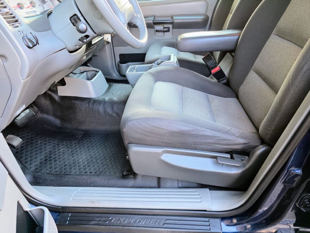 2003 Ford Explorer Image 9