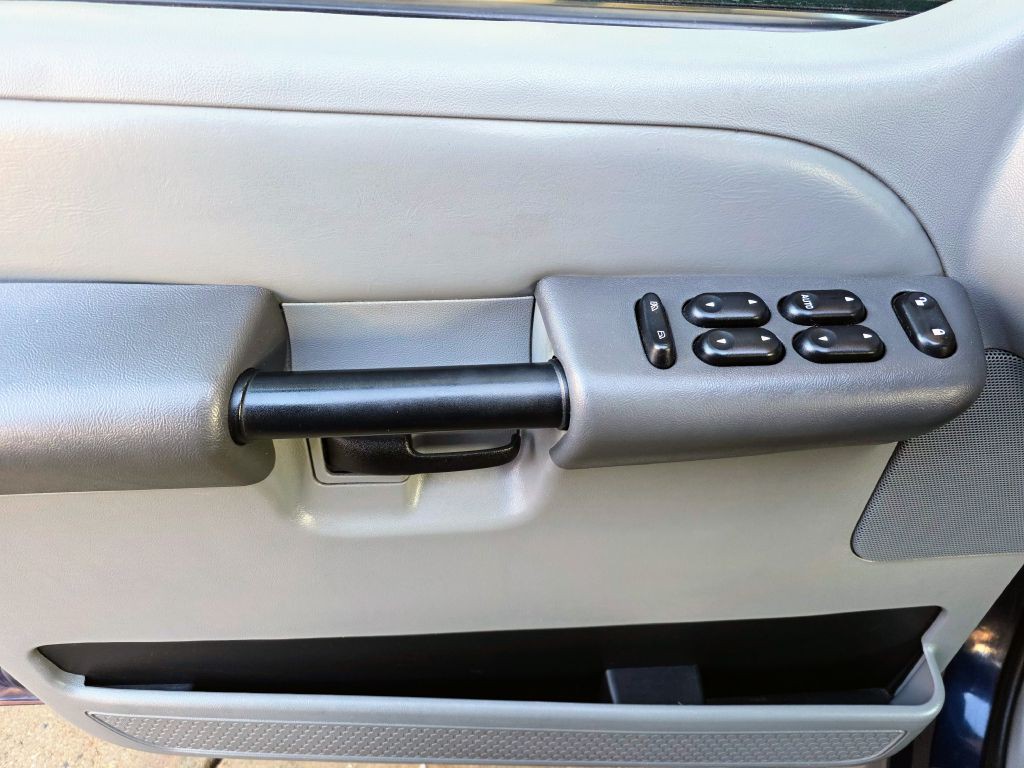 2003 Ford Explorer Image 11