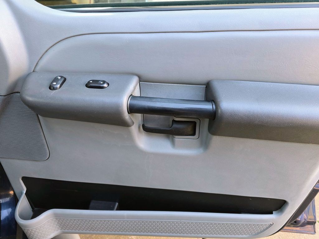 2003 Ford Explorer Image 12