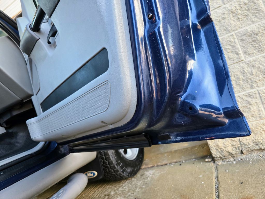 2003 Ford Explorer Image 16