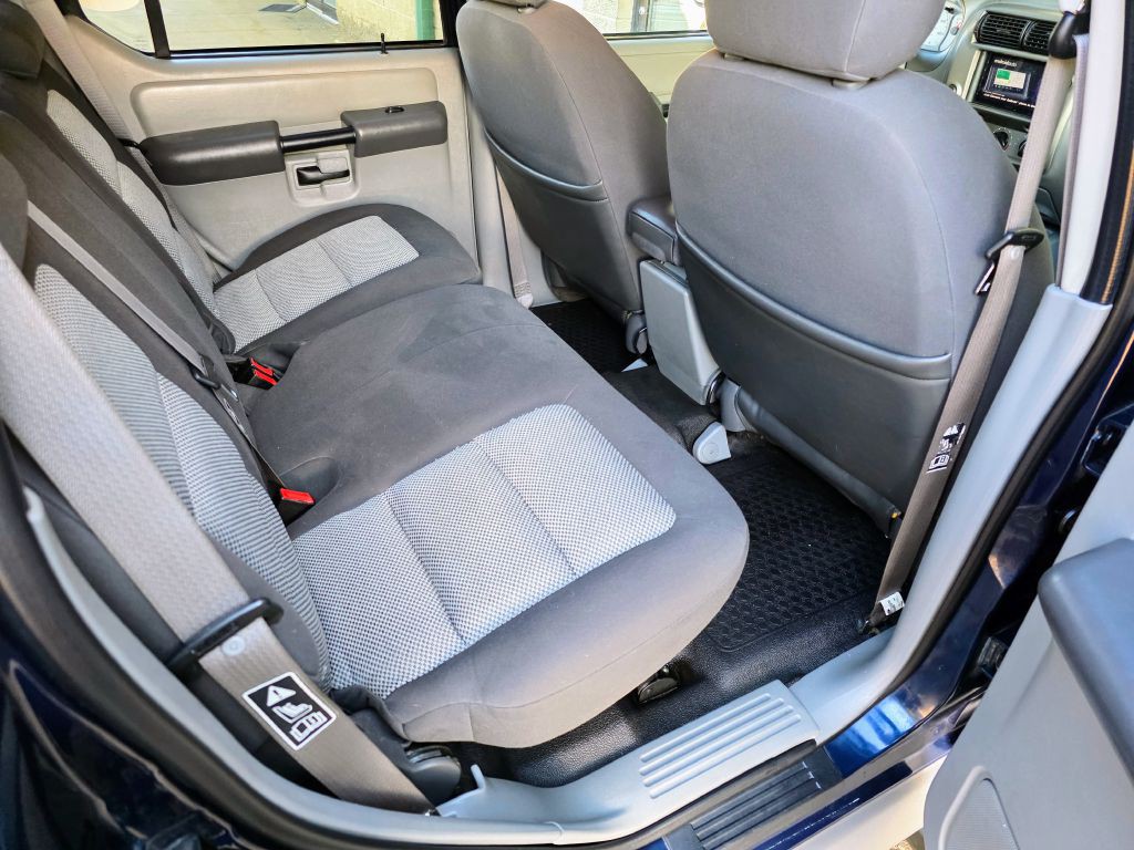 2003 Ford Explorer Image 17