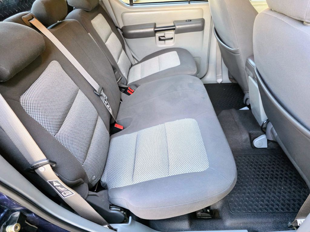 2003 Ford Explorer Image 18