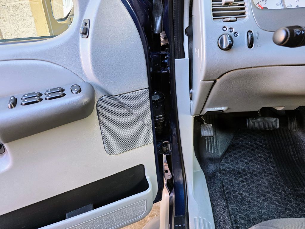 2003 Ford Explorer Image 27