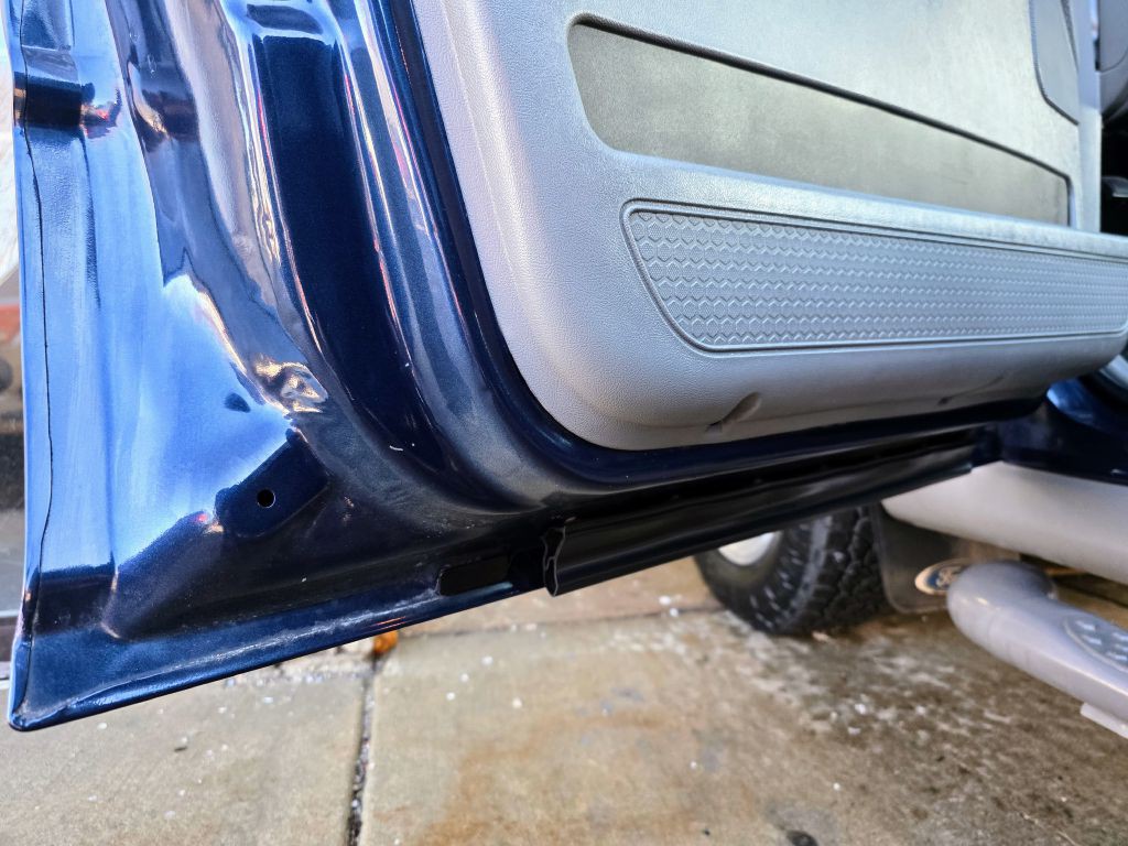 2003 Ford Explorer Image 28