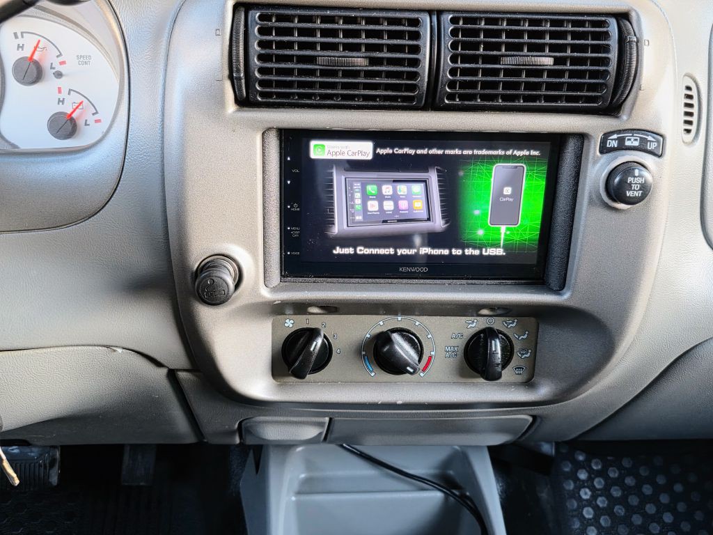 2003 Ford Explorer Image 30