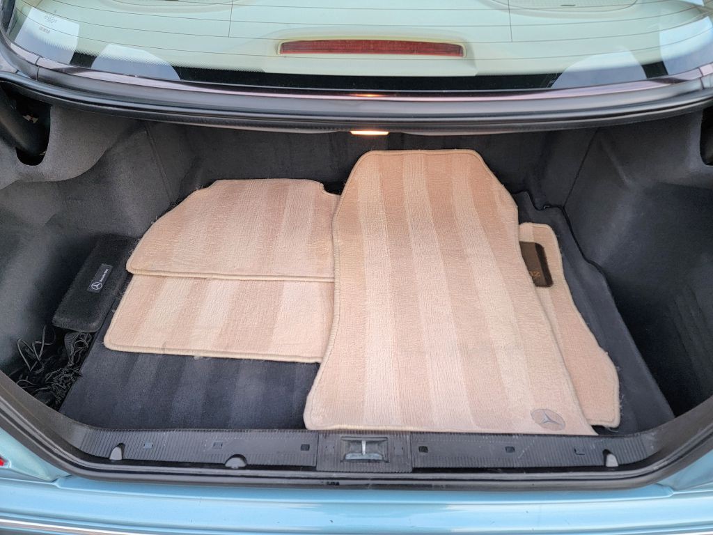 2001 Mercedes-Benz E-Class Image 4