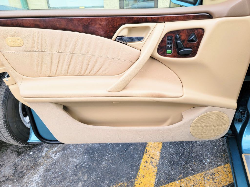 2001 Mercedes-Benz E-Class Image 9