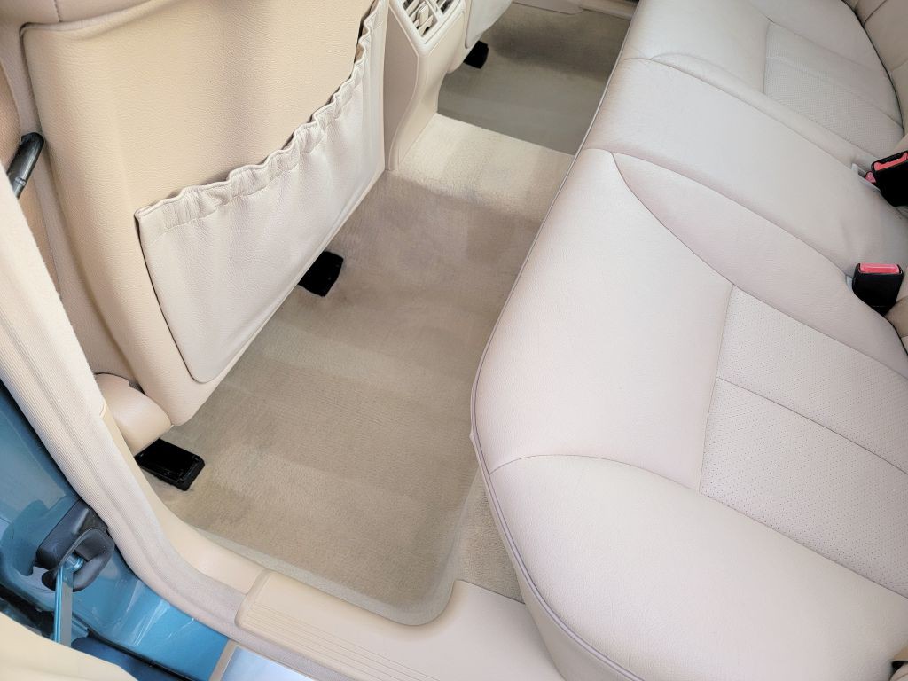 2001 Mercedes-Benz E-Class Image 12