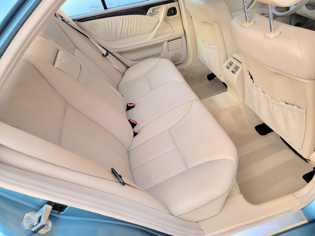2001 Mercedes-Benz E-Class Image 16