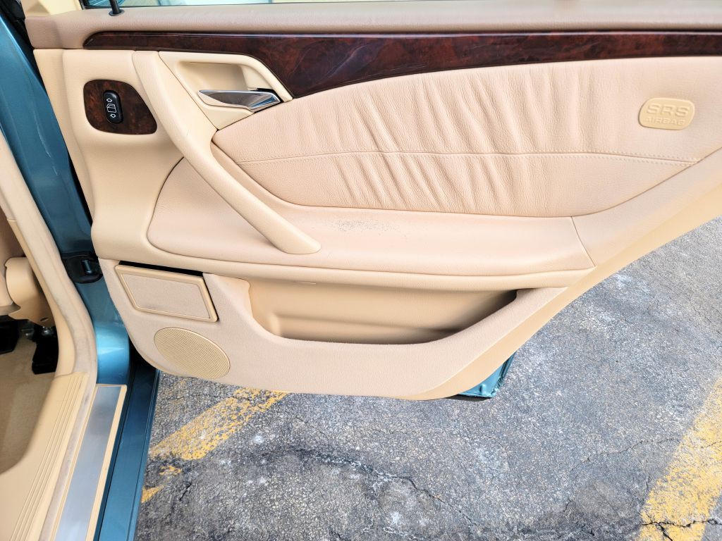2001 Mercedes-Benz E-Class Image 18