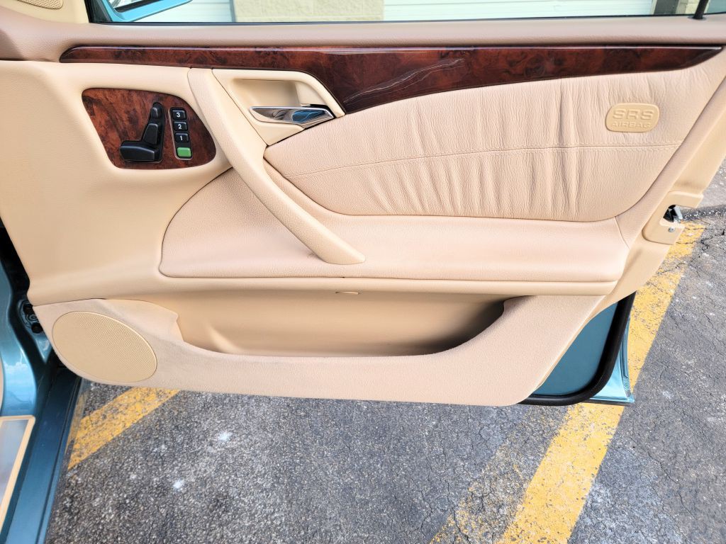 2001 Mercedes-Benz E-Class Image 21