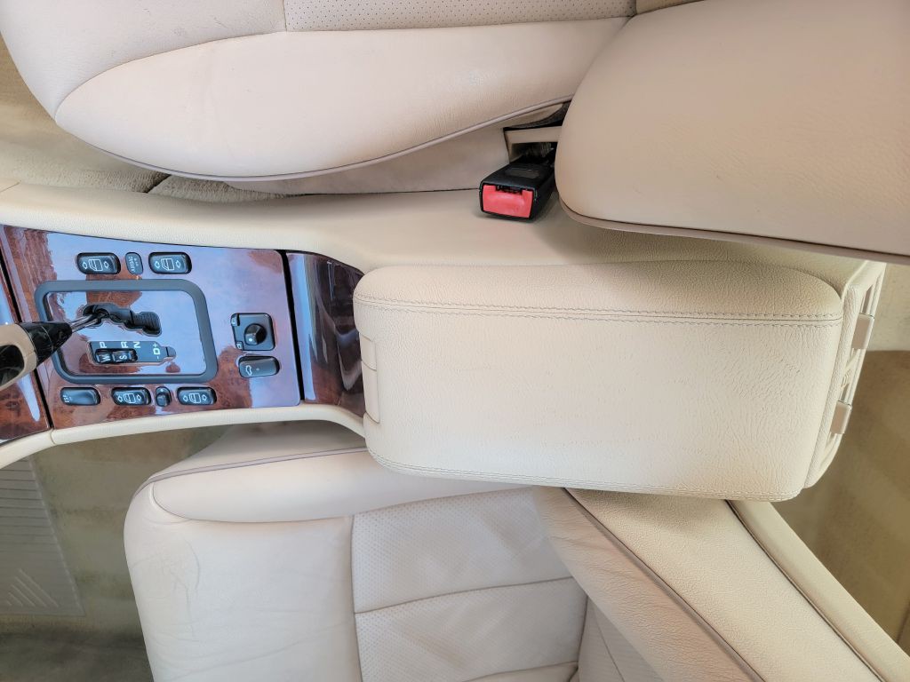 2001 Mercedes-Benz E-Class Image 24