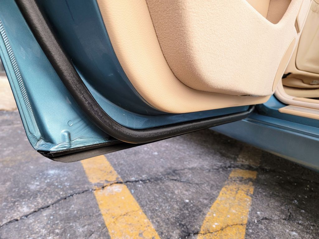 2001 Mercedes-Benz E-Class Image 34