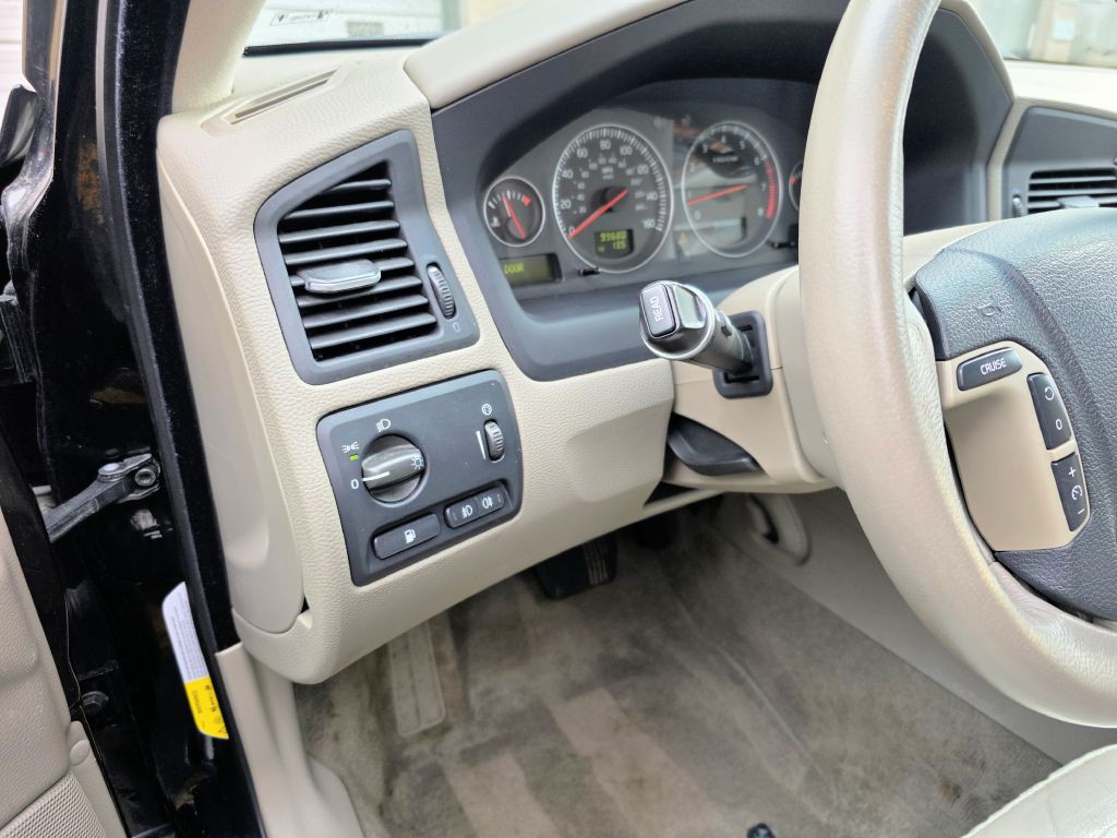 2007 Volvo V70 Image 8