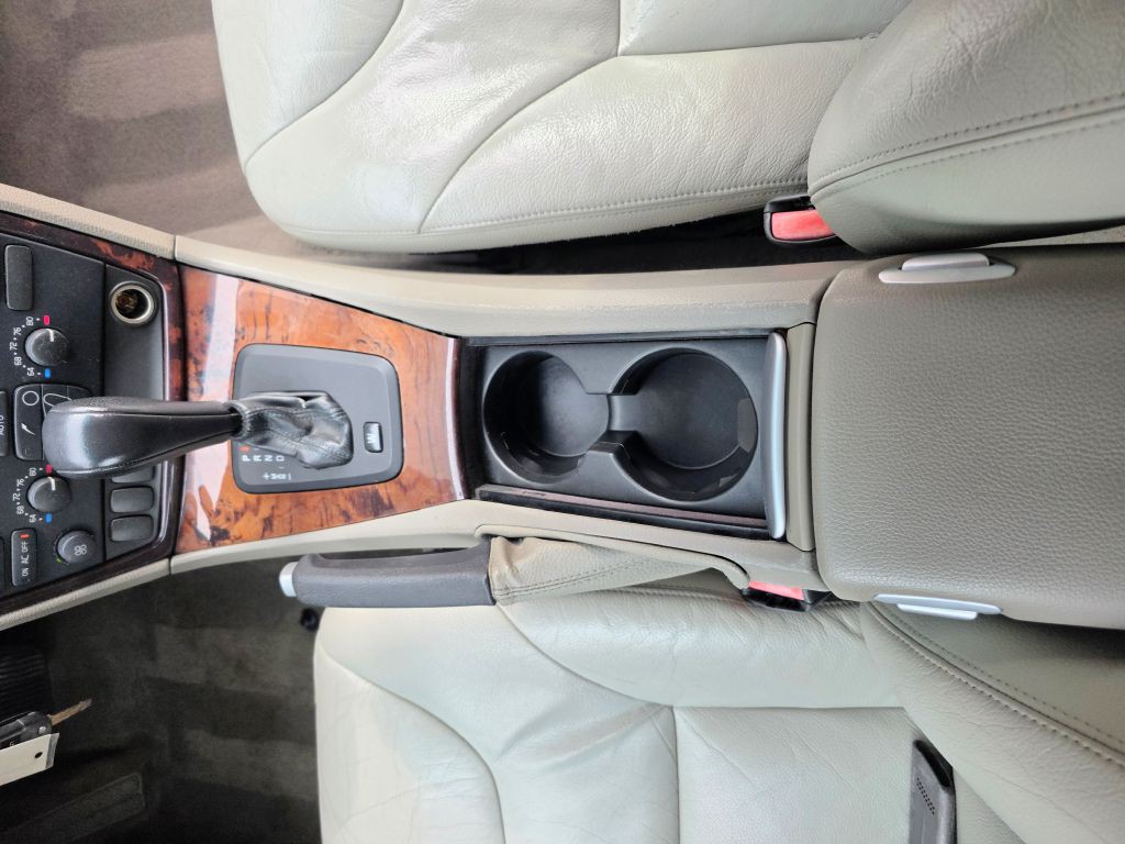 2007 Volvo V70 Image 10