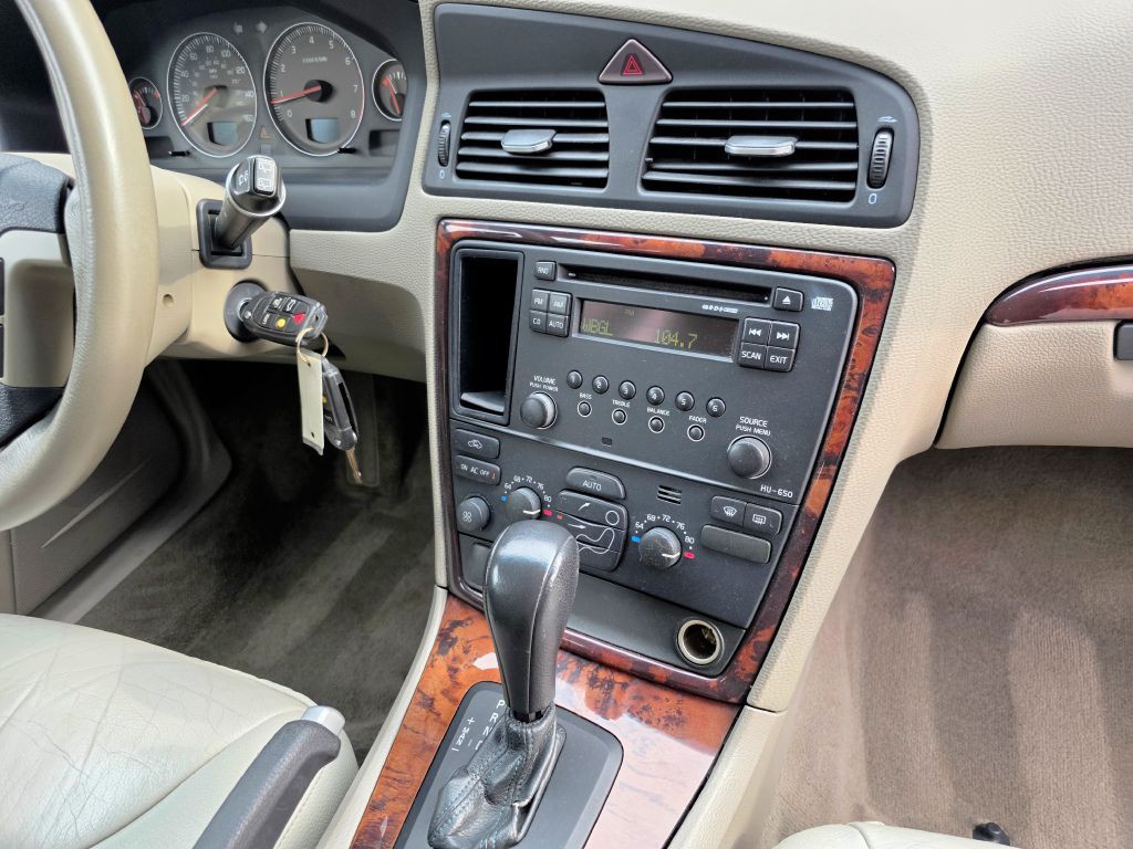 2007 Volvo V70 Image 11