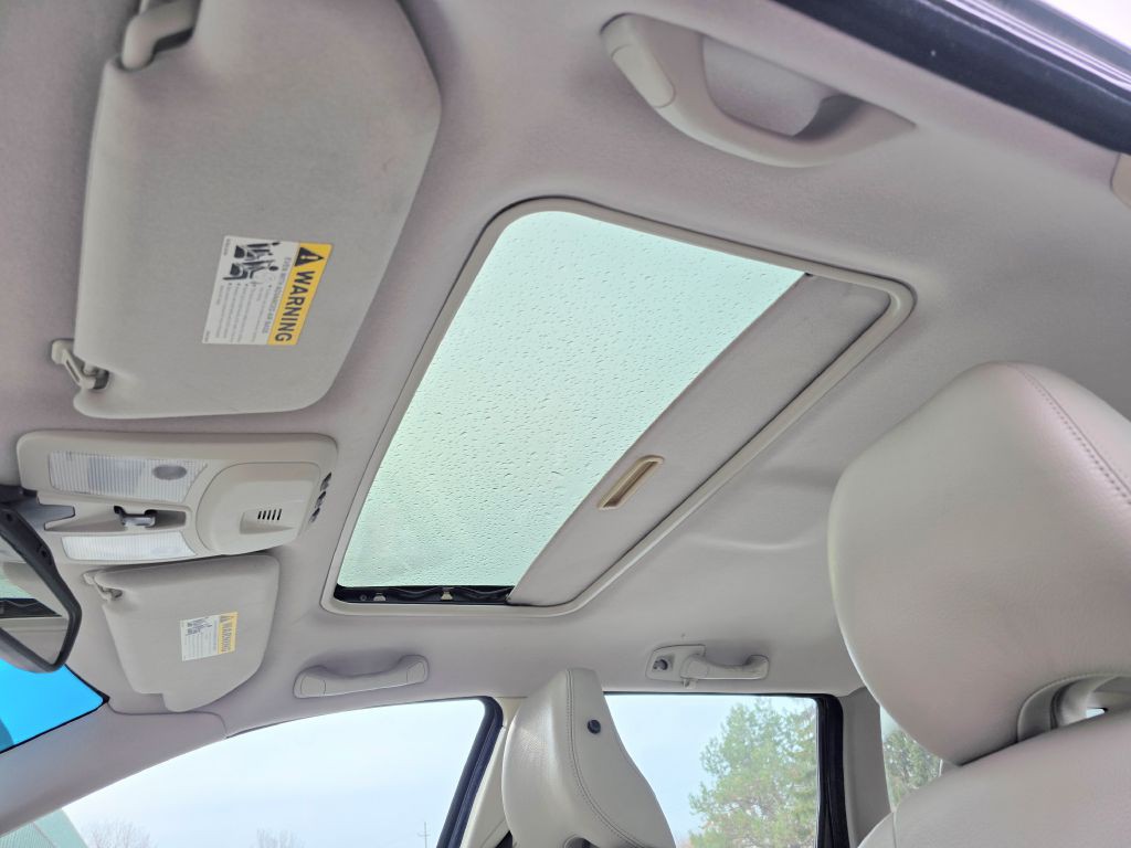 2007 Volvo V70 Image 12