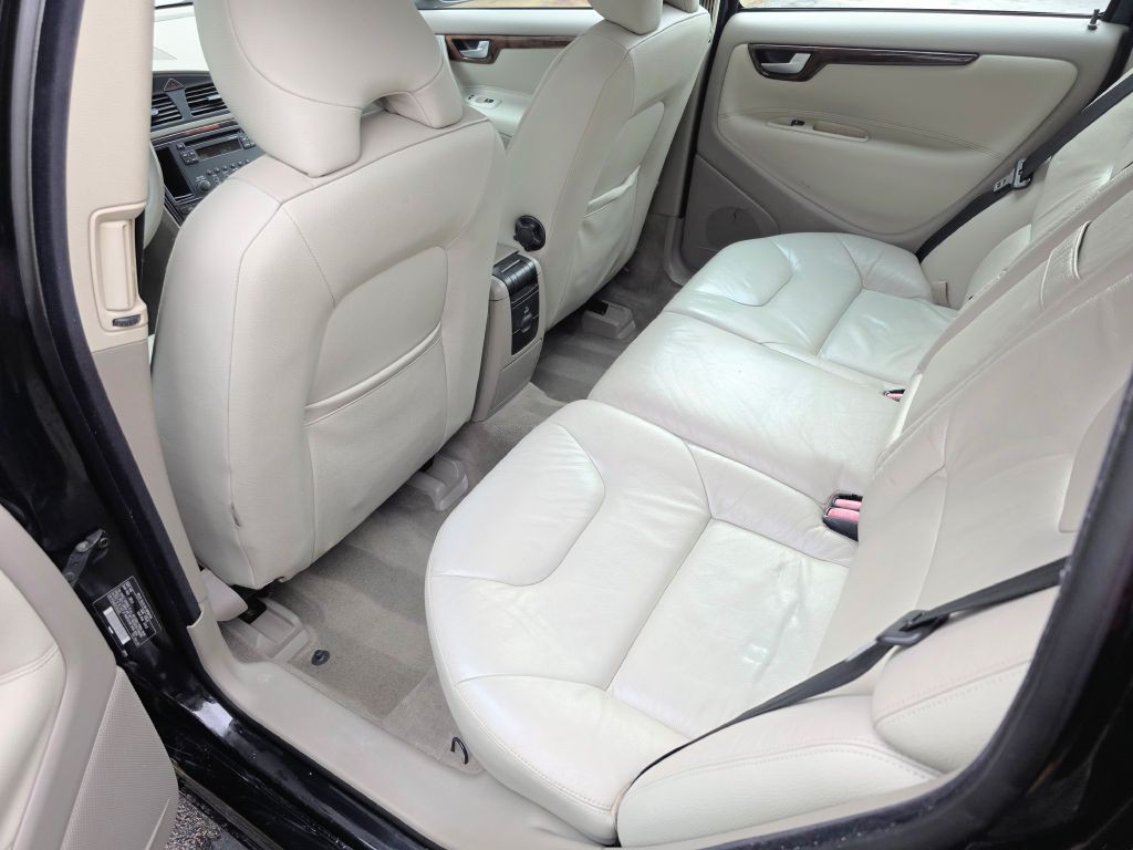 2007 Volvo V70 Image 13