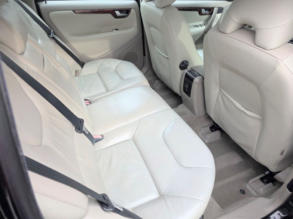 2007 Volvo V70 Image 16