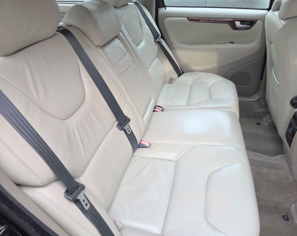 2007 Volvo V70 Image 17