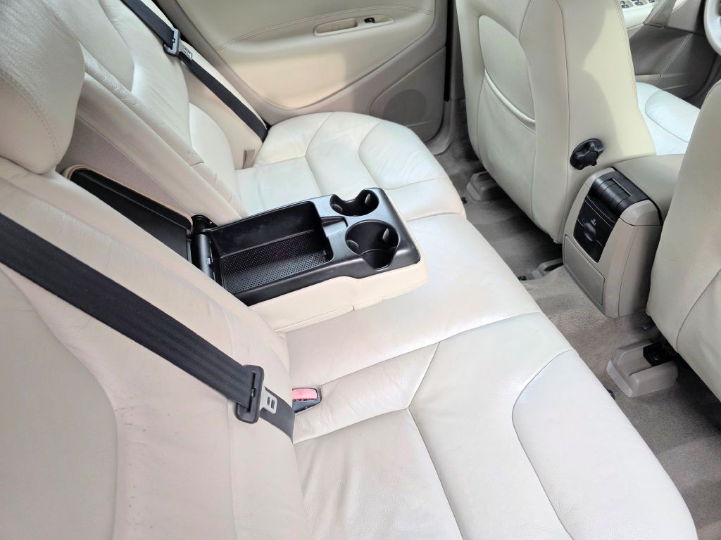 2007 Volvo V70 Image 18