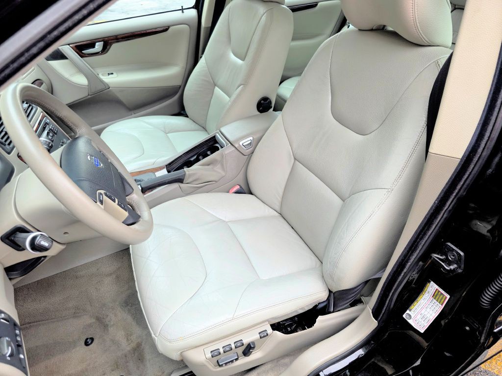 2007 Volvo V70 Image 30