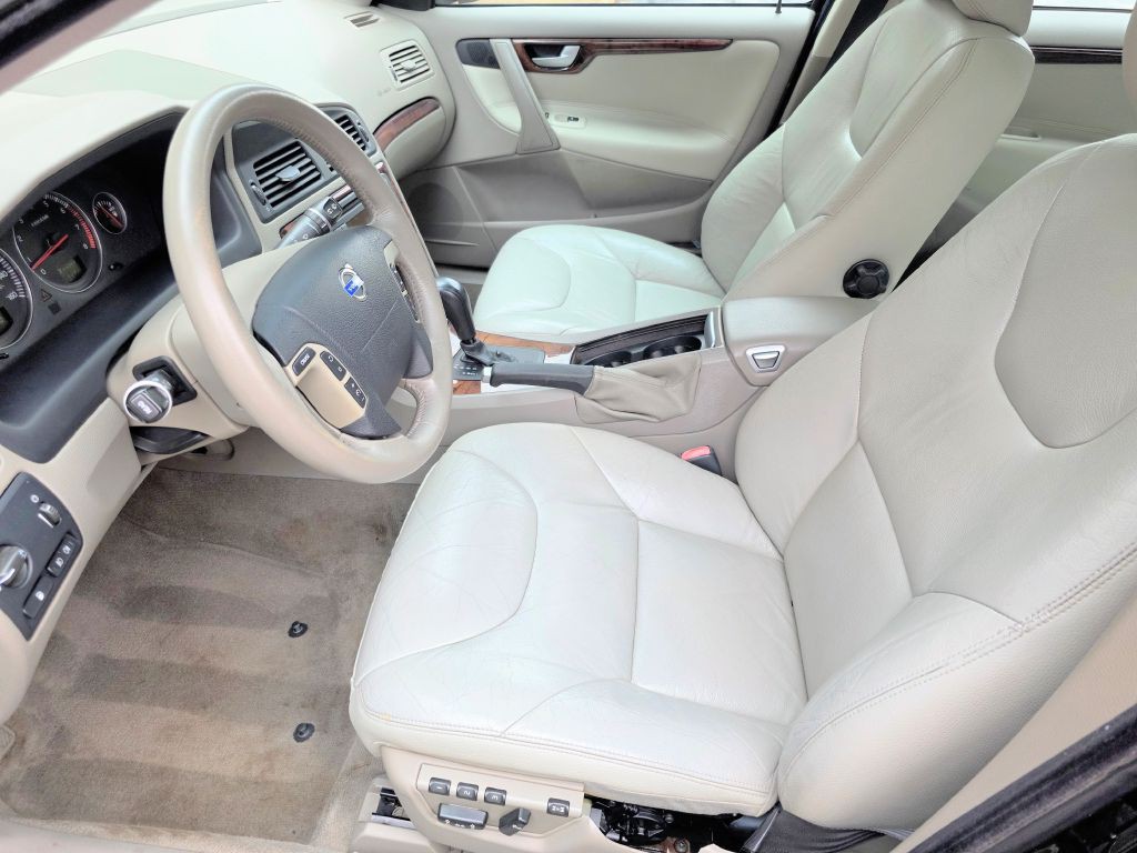 2007 Volvo V70 Image 32