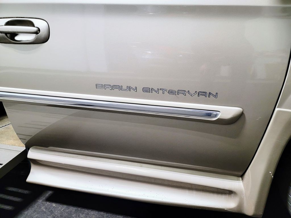 2007 Chrysler Town & Country Image 7