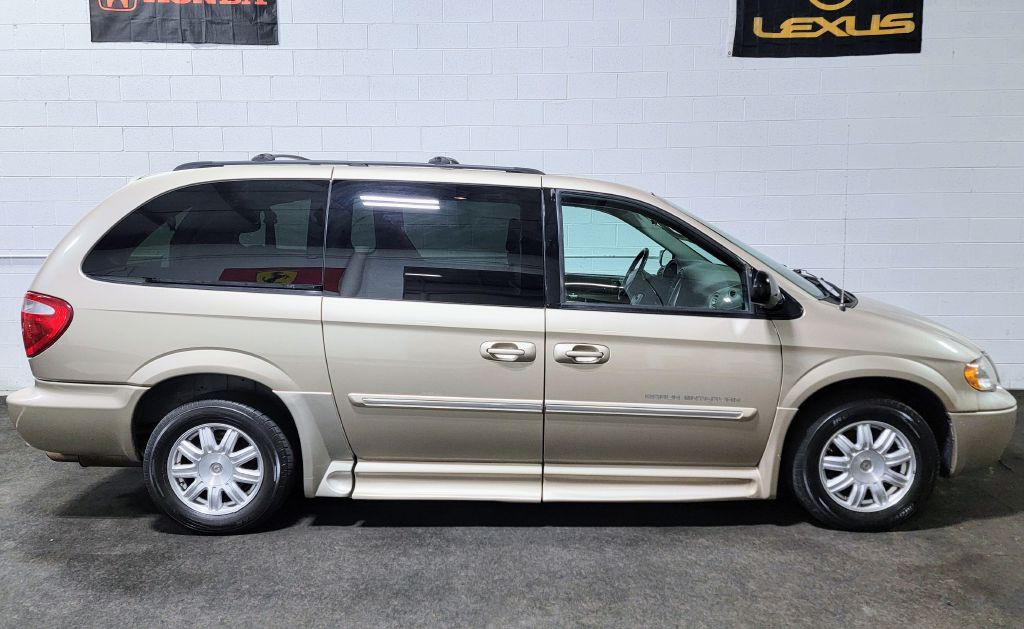 2007 Chrysler Town & Country Image 8