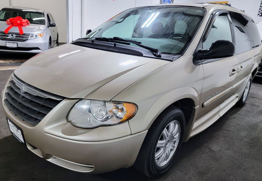 2007 Chrysler Town & Country Image 10