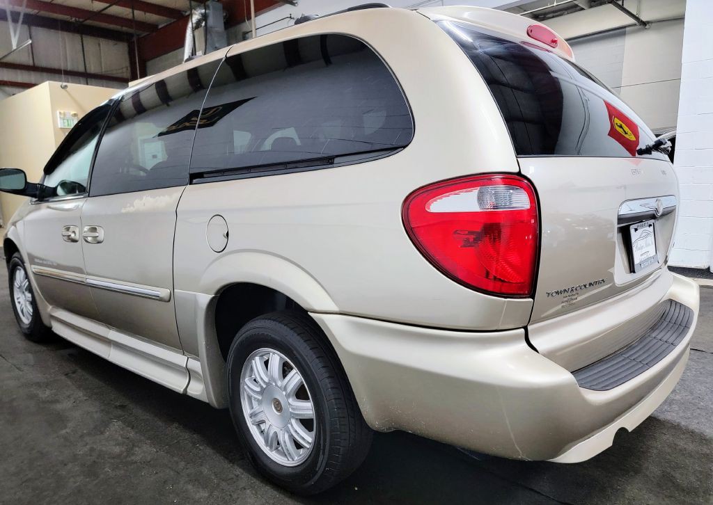 2007 Chrysler Town & Country Image 11