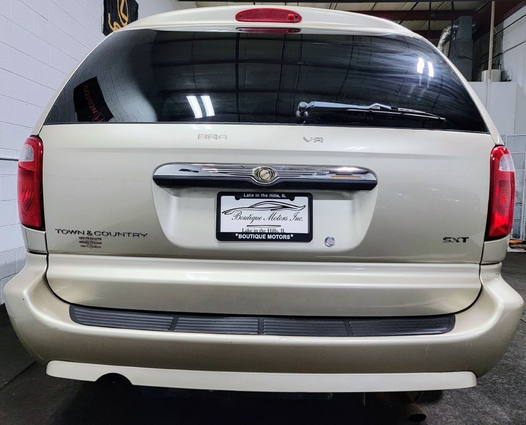 2007 Chrysler Town & Country Image 12