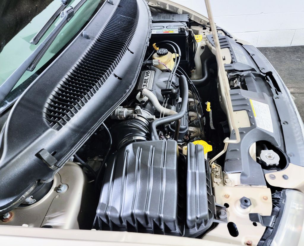 2007 Chrysler Town & Country Image 14