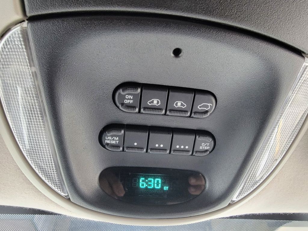 2007 Chrysler Town & Country Image 29