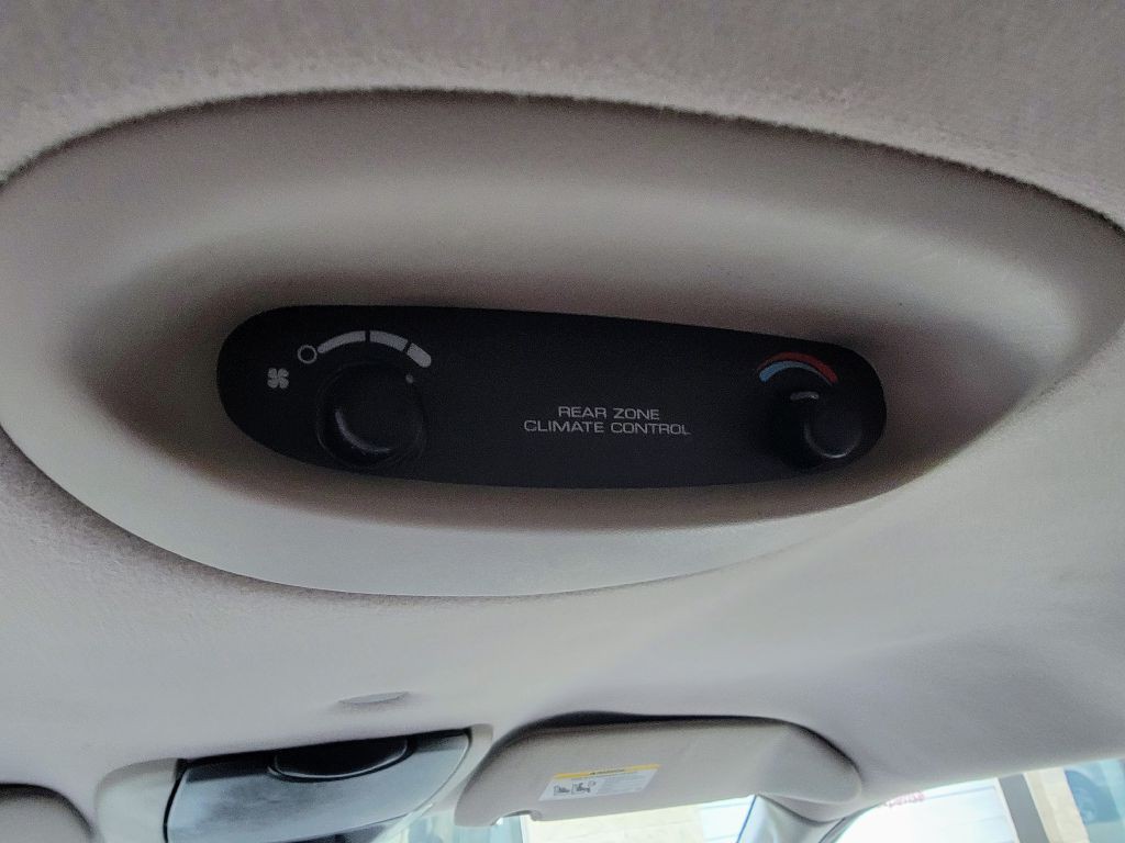 2007 Chrysler Town & Country Image 34