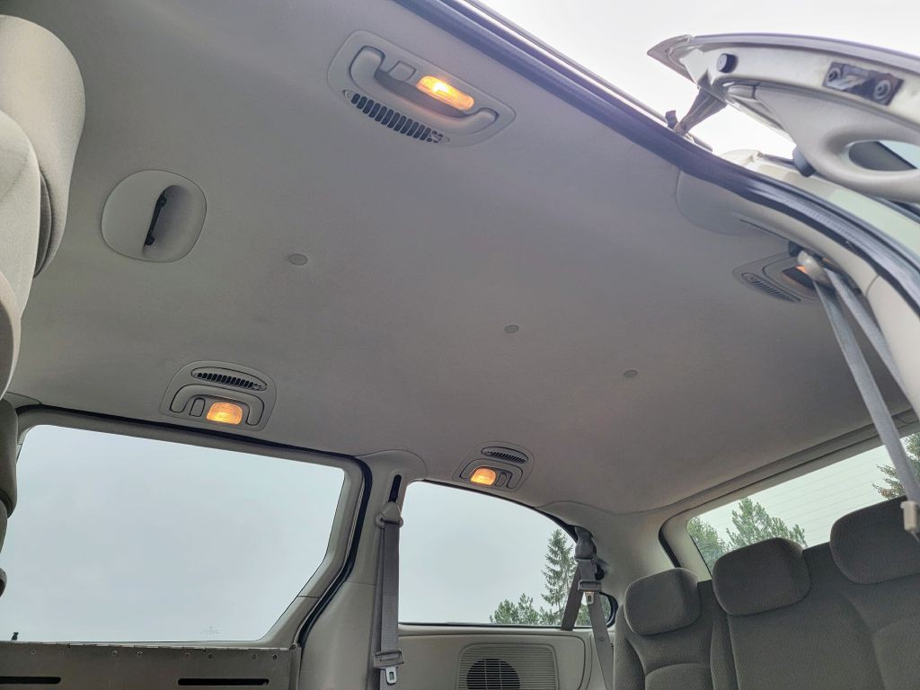 2007 Chrysler Town & Country Image 35