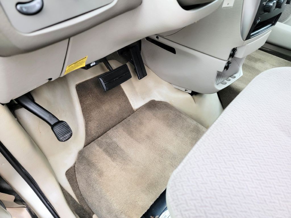 2007 Chrysler Town & Country Image 36