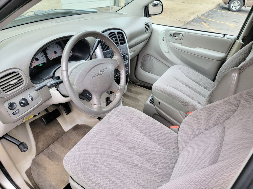 2007 Chrysler Town & Country Image 37
