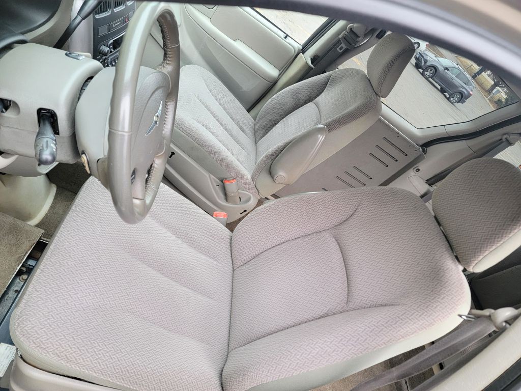 2007 Chrysler Town & Country Image 38