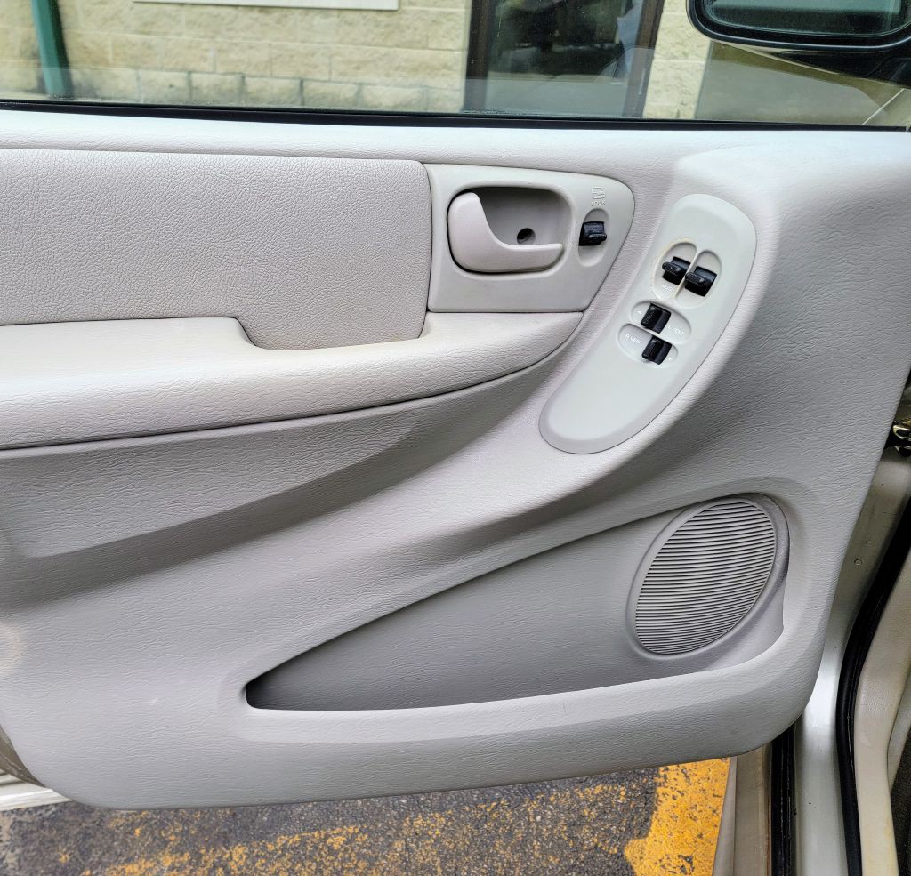 2007 Chrysler Town & Country Image 40