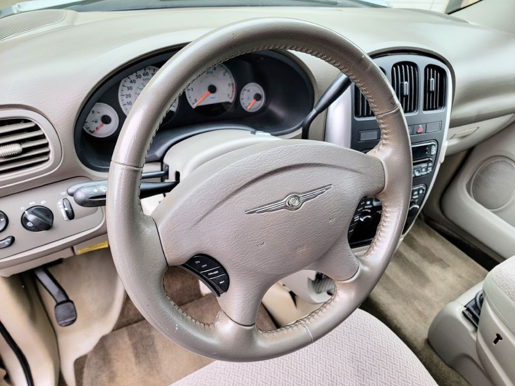2007 Chrysler Town & Country Image 42