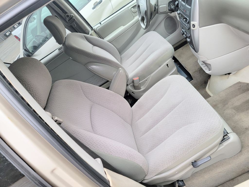 2007 Chrysler Town & Country Image 46