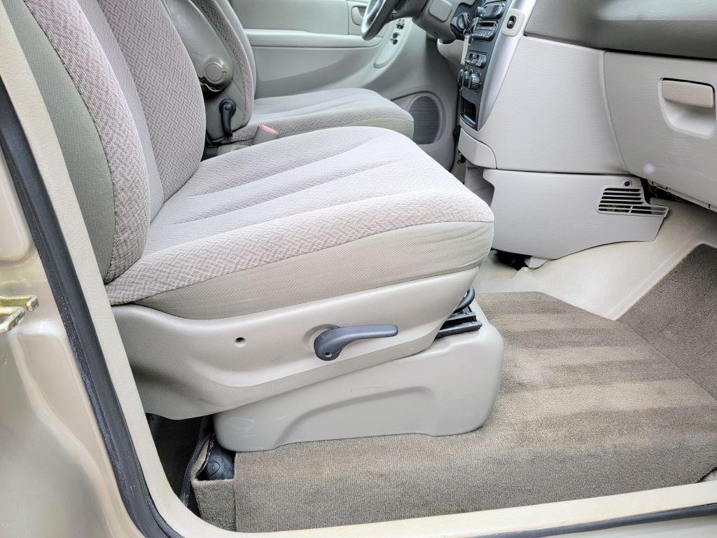 2007 Chrysler Town & Country Image 49