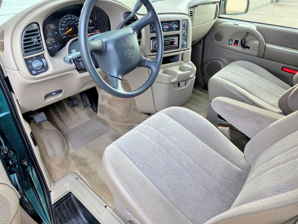 2000 Chevrolet Astro Image 5